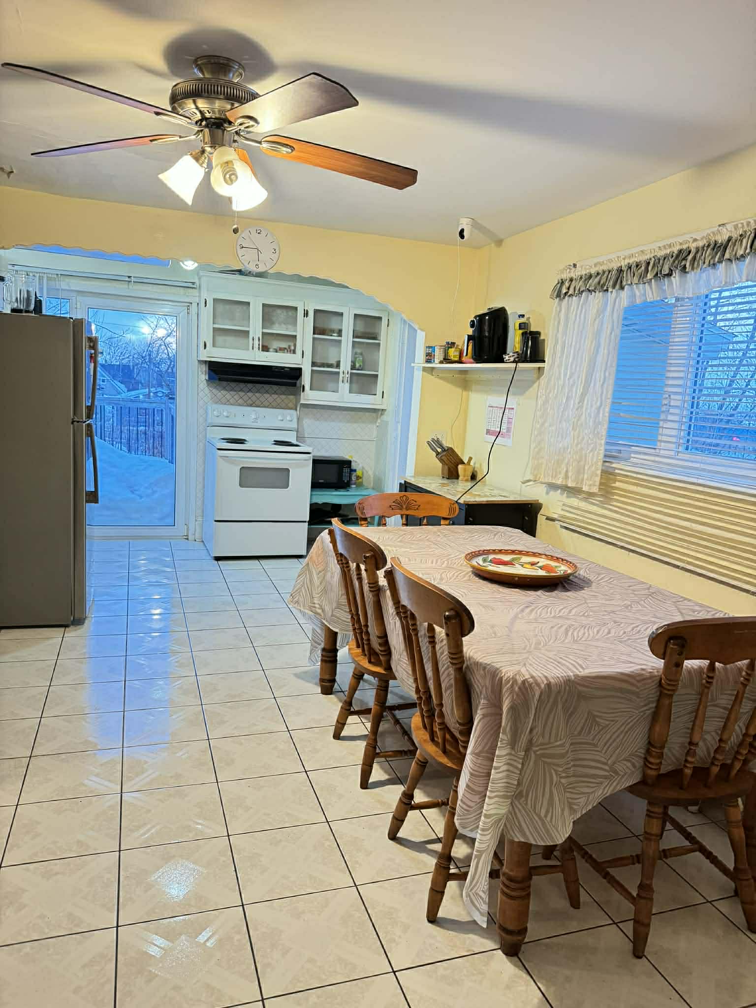 16 Sutherland St photo 6